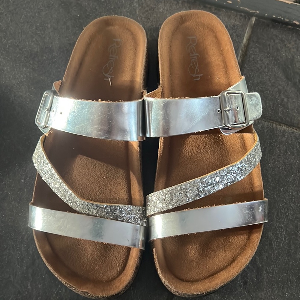 Refresh size 9 sandals true to size